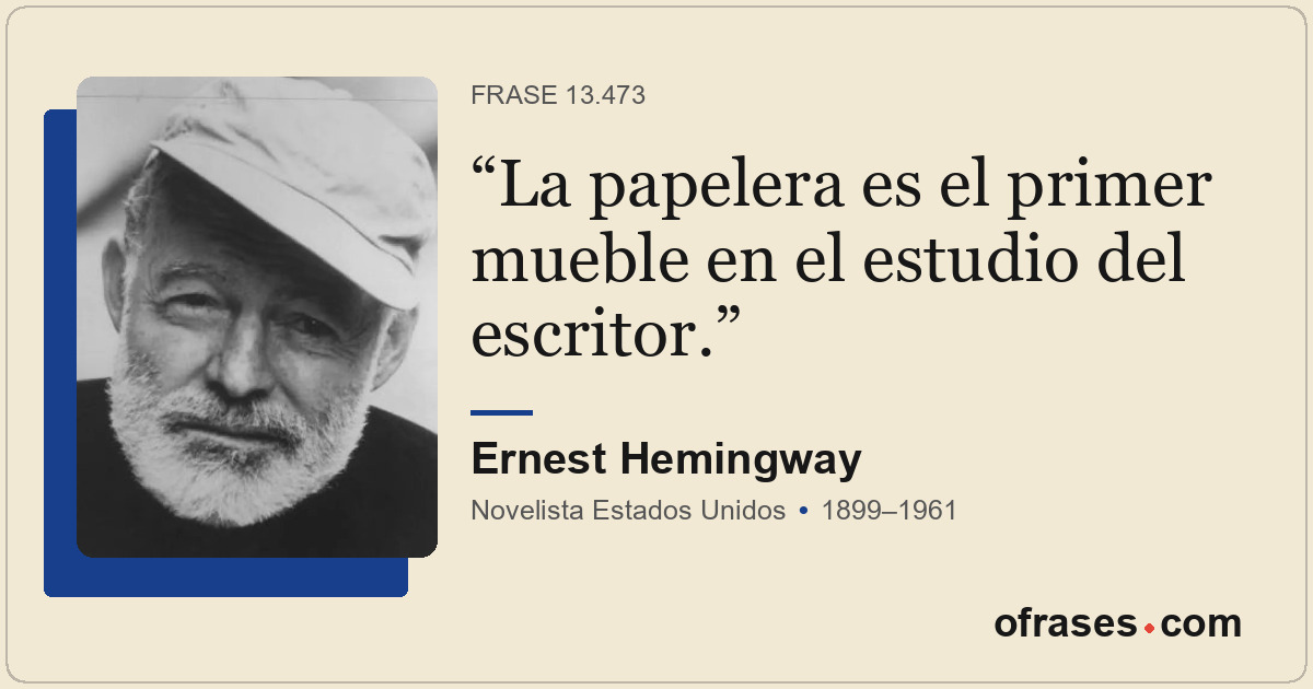 La papelera es el primer mueble en el estudio del escritor.